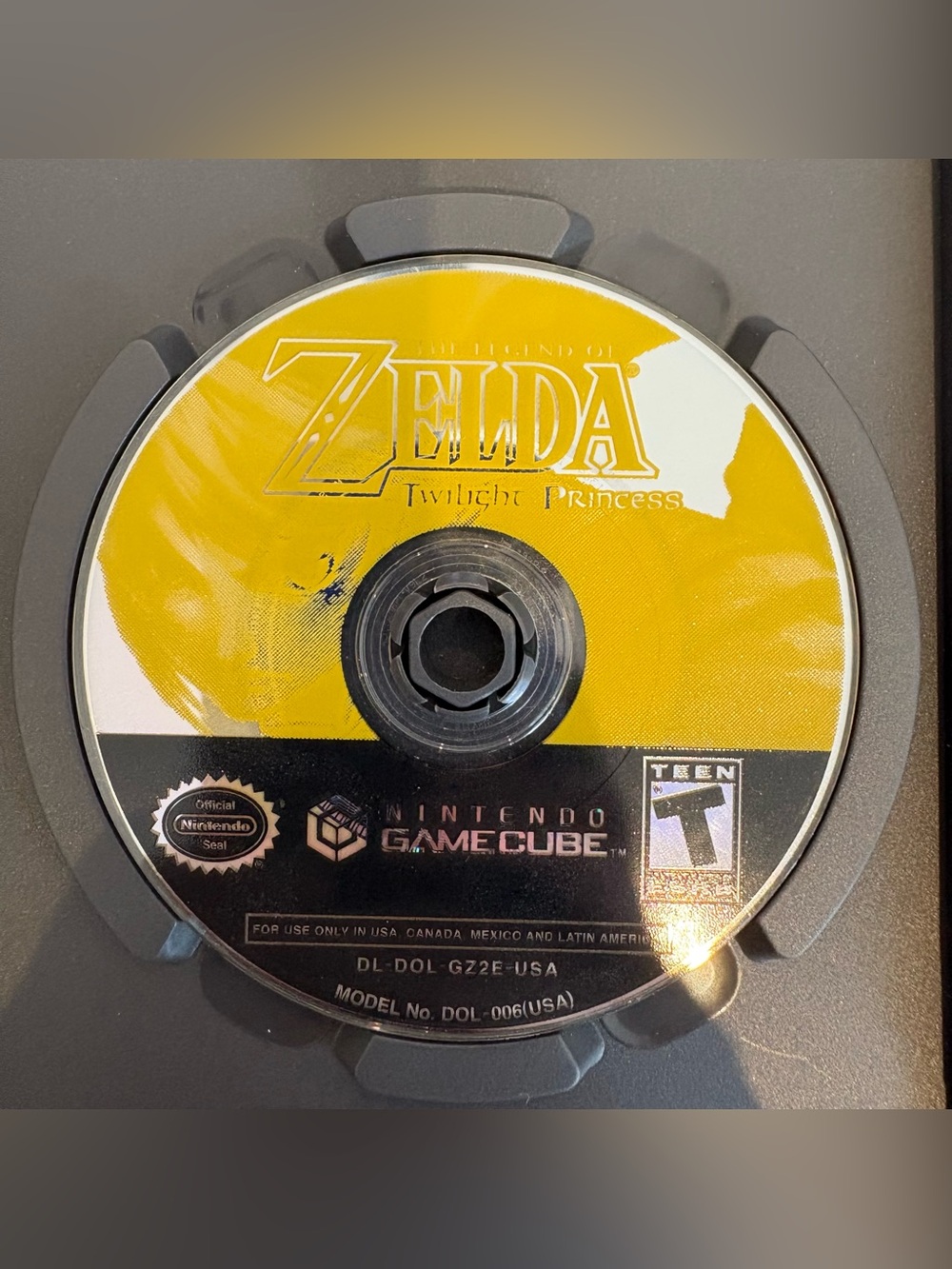 The Legend of Zelda: Twilight Princess (Nintendo GameCube, 2006) CIB - Tested! - Picture 8 of 10